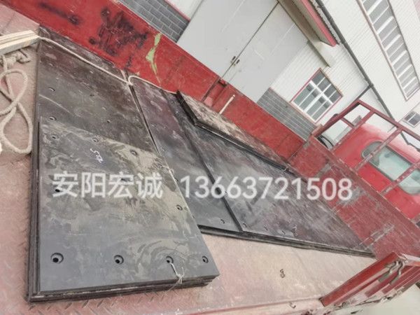 自卸車車底滑板發(fā)貨南寧，安陽(yáng)宏誠(chéng)自卸車車底滑板卸車沒煩惱！